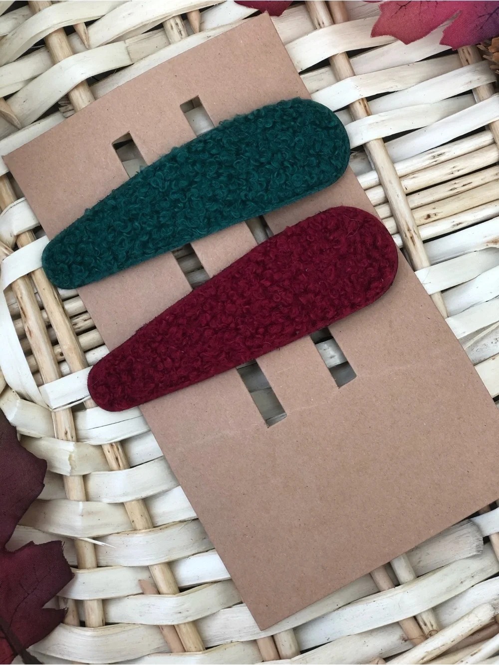 Women’s Cozy Sherpa Snap Hair Clips – Green & Burgundy Set of 2